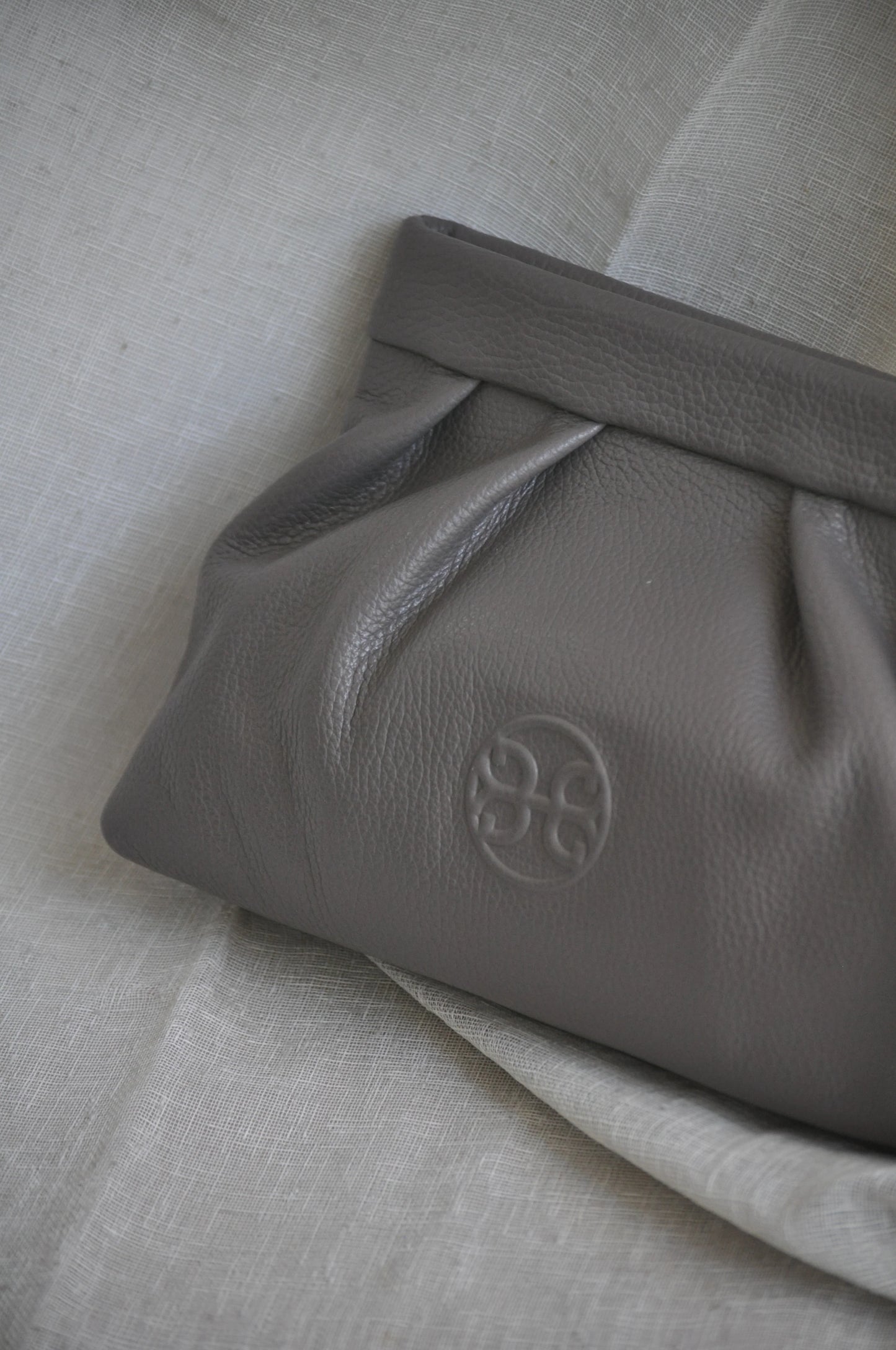 Kiss Mini Leather Pouch - Ash