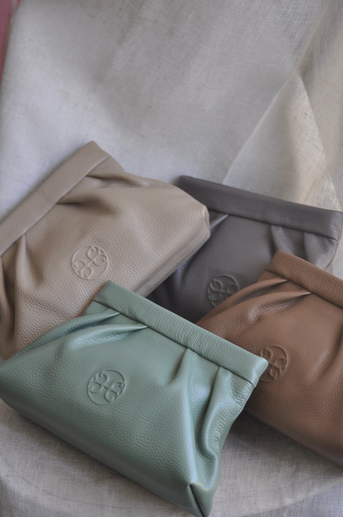 Kiss Mini Leather Pouch - Mint