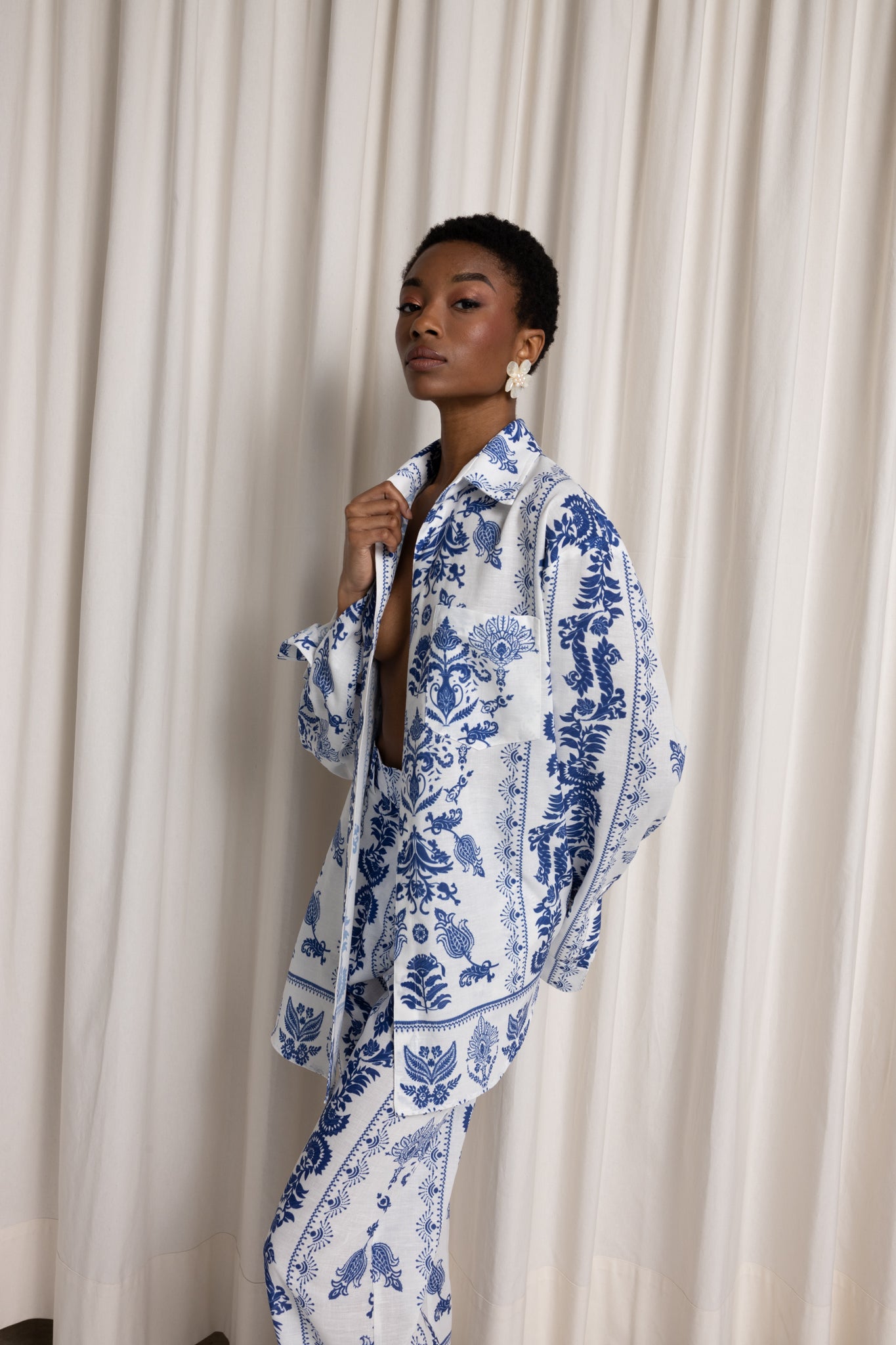 Ipatia Unisex Shirt