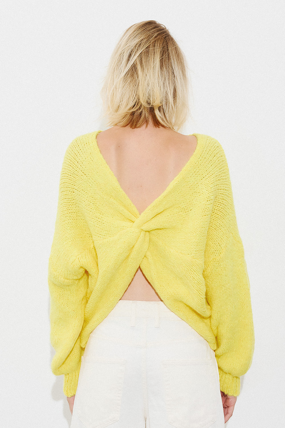 Knot Pullover - Yellow