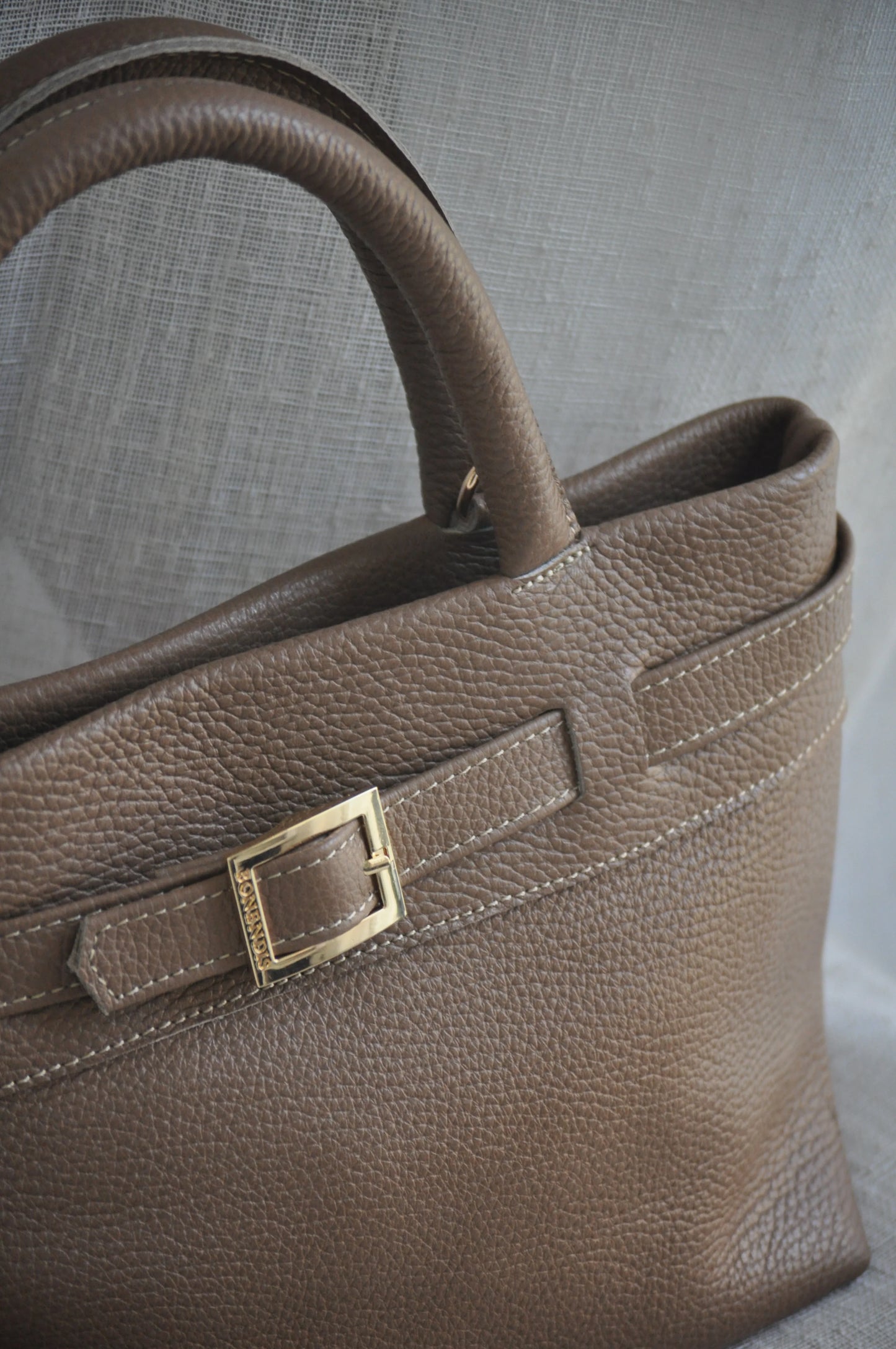 Emily Medium Leather Handbag - Biscotti