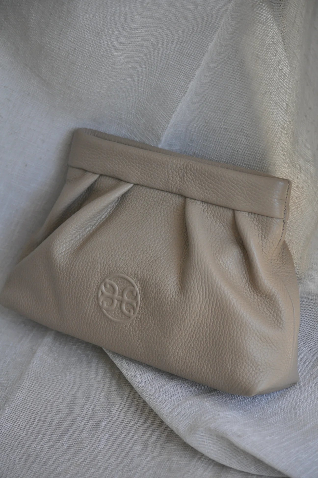 Kiss Mini Leather Pouch - Taupe